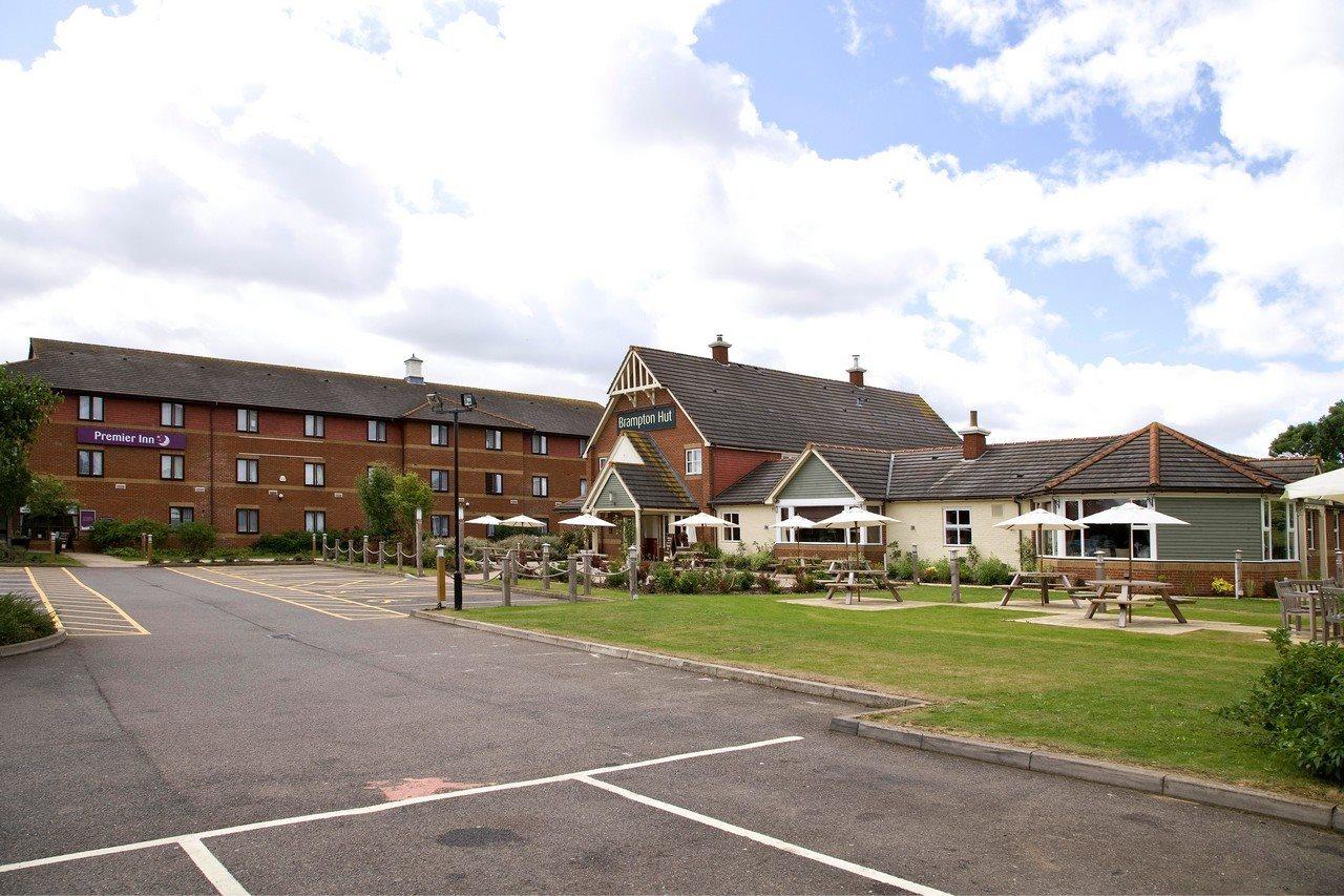 Premier Inn Huntingdon Exteriör bild