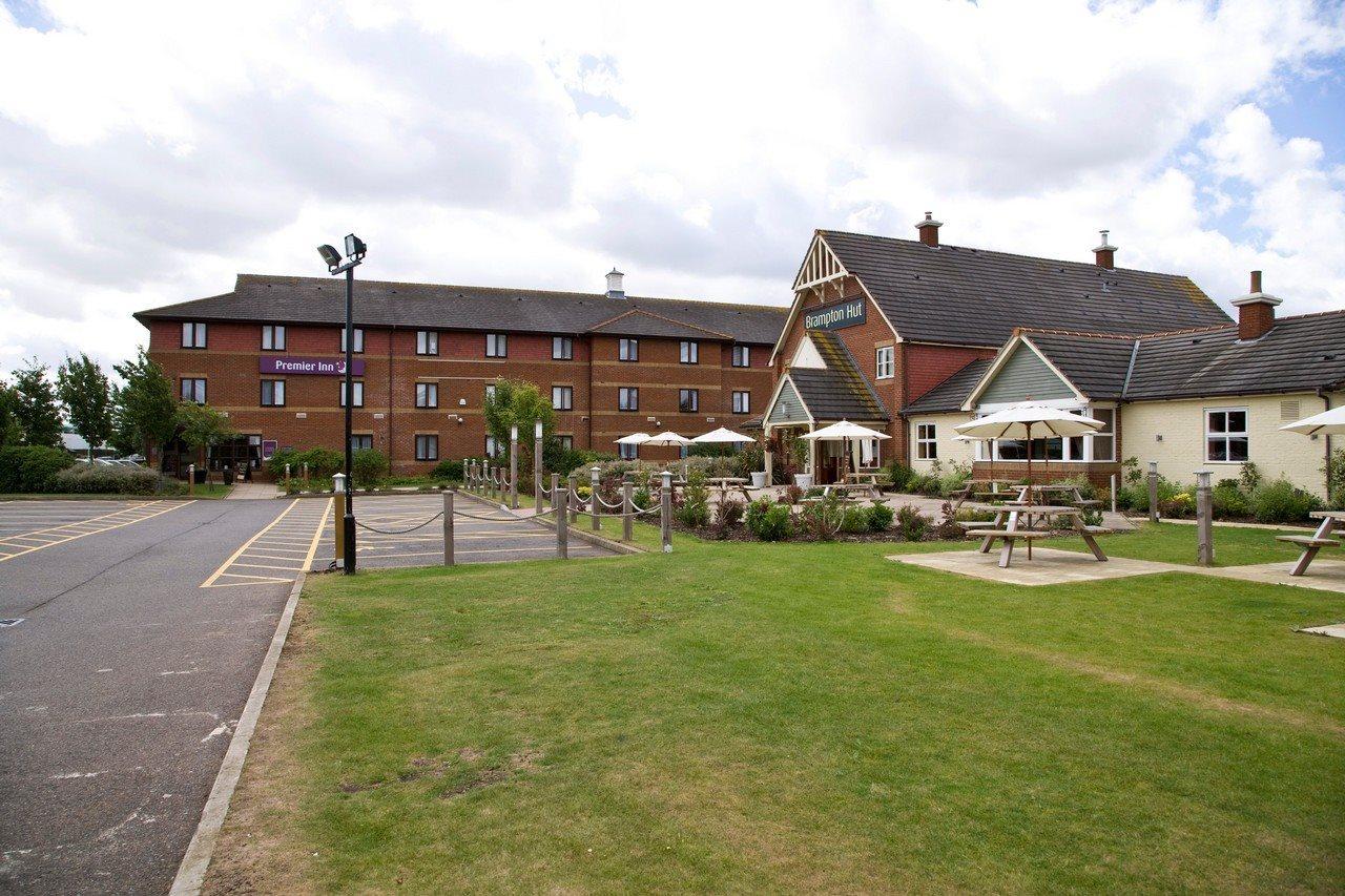 Premier Inn Huntingdon Exteriör bild