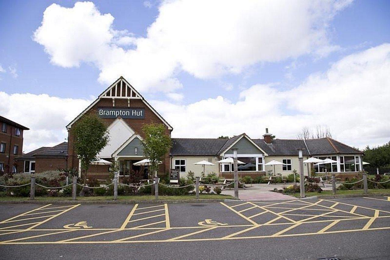 Premier Inn Huntingdon Exteriör bild
