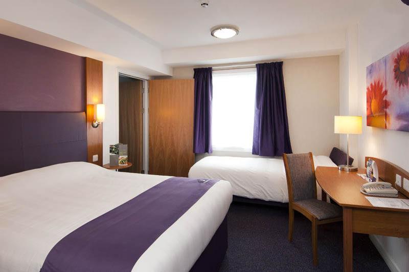 Premier Inn Huntingdon Exteriör bild
